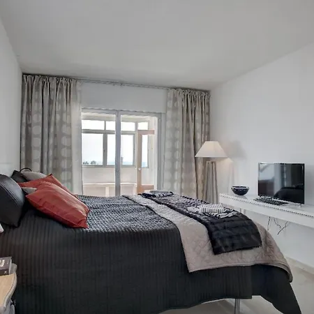 Apartment In Marina *